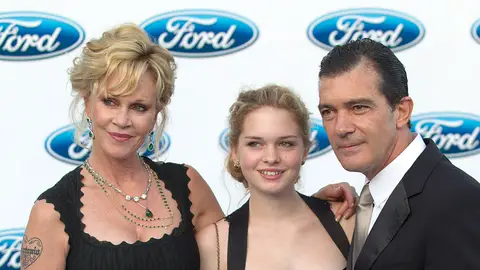 Melanie Griffith y Antonio Banderas con su hija Stella del Carmen en Marbella Melanie Griffith y Antonio Banderas con su hija Stella del Carmen en Marbella