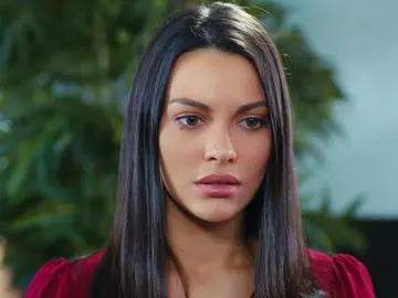 Ender le cuenta a Leyla que Yiğit es hijo de Kaya y... ¡la amenaza! Ender le cuenta a Leyla que Yiğit es hijo de Kaya y... ¡la amenaza!