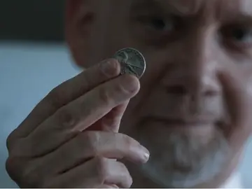 Paul Giamatti en la temporada 2 de 30 Monedas Paul Giamatti en la temporada 2 de 30 Monedas