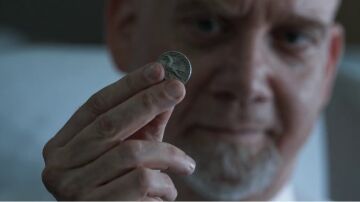 Paul Giamatti en la temporada 2 de 30 Monedas