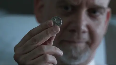 Paul Giamatti en la temporada 2 de 30 Monedas Paul Giamatti en la temporada 2 de 30 Monedas