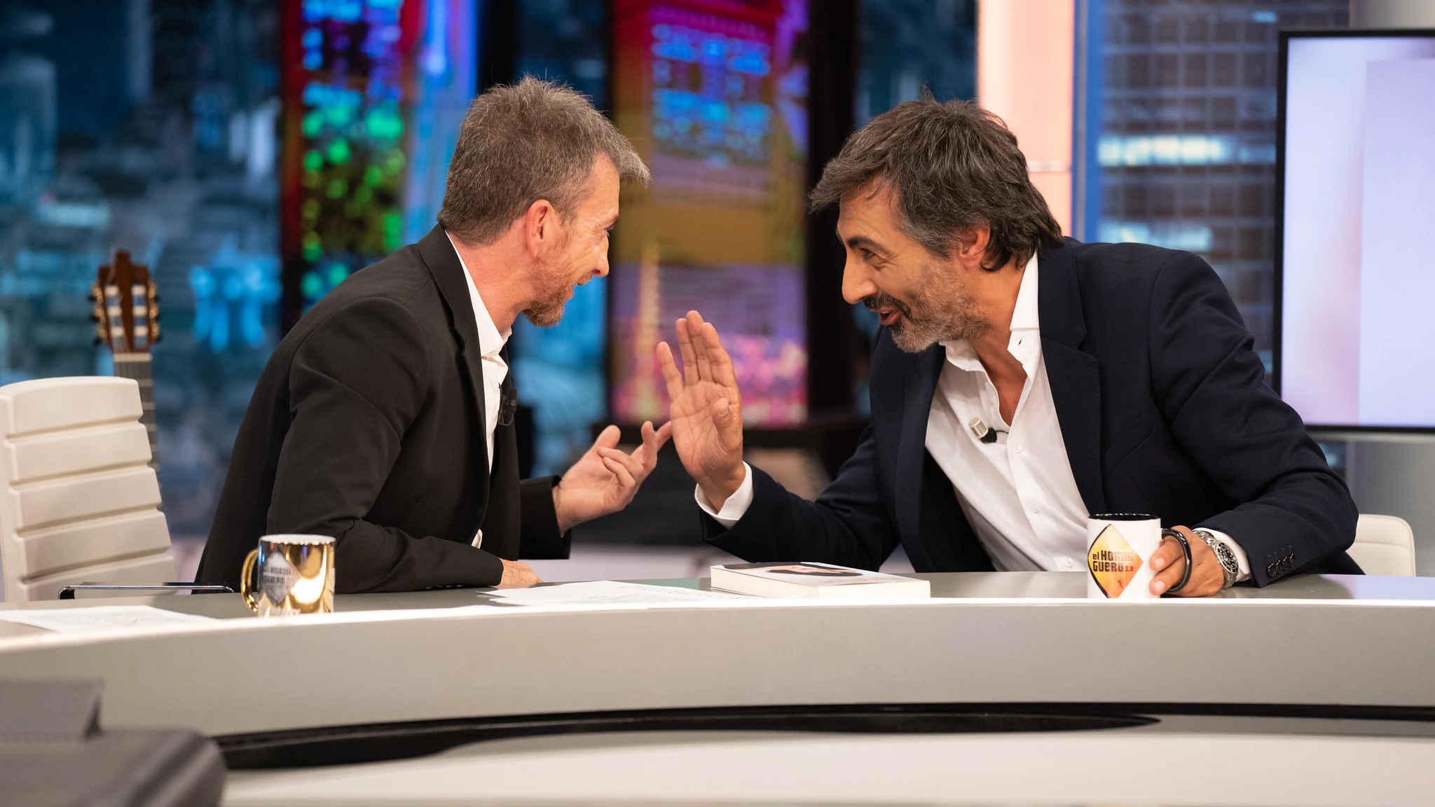 Juan del Val, sobre su relación con su madre: "No es fácil ser alguien débil al lado de ella" Juan del Val, sobre su relación con su madre: "No es fácil ser alguien débil al lado de ella"