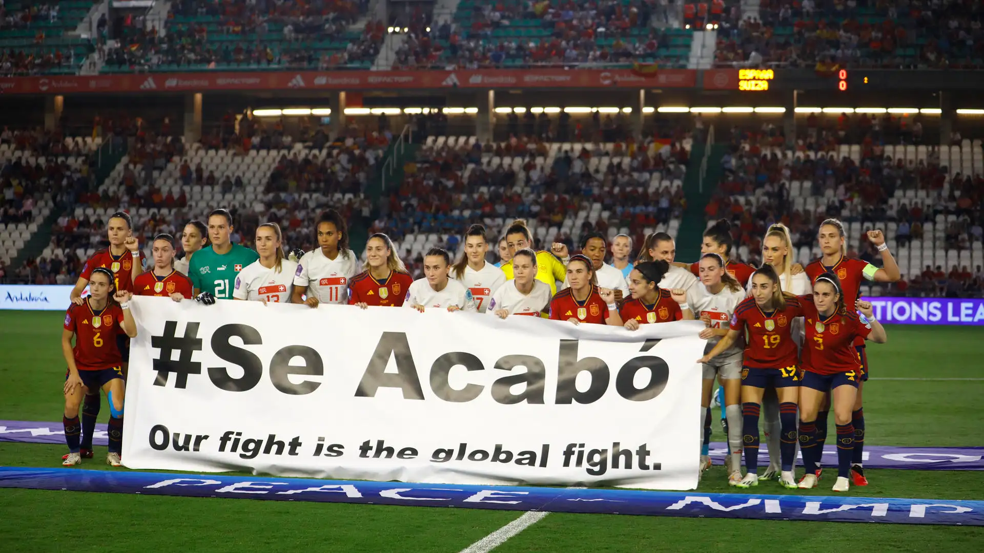 Jugadoras de Espa&ntilde;a y Suiza unidas por el 'Se acab&oacute;'
