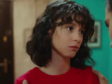 Yiğit le hace una encerrona a Lila… ¡Y pasan la noche juntos! Yiğit le hace una encerrona a Lila… ¡Y pasan la noche juntos!