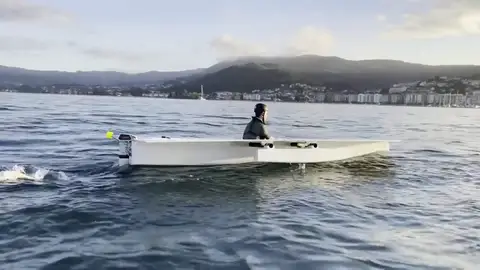 Un barco propulsado únicamente por energía solar: así es la novedosa embarcación creada por universitarios gallegos Un barco propulsado únicamente por energía solar: así es la novedosa embarcación creada por universitarios gallegos