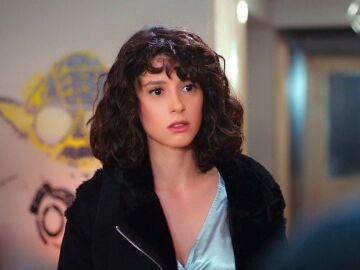 Lila da con el paradero de Yiğit y &eacute;l se enfada mucho al verla all&iacute;: &ldquo;&iexcl;Al&eacute;jate de m&iacute;!"