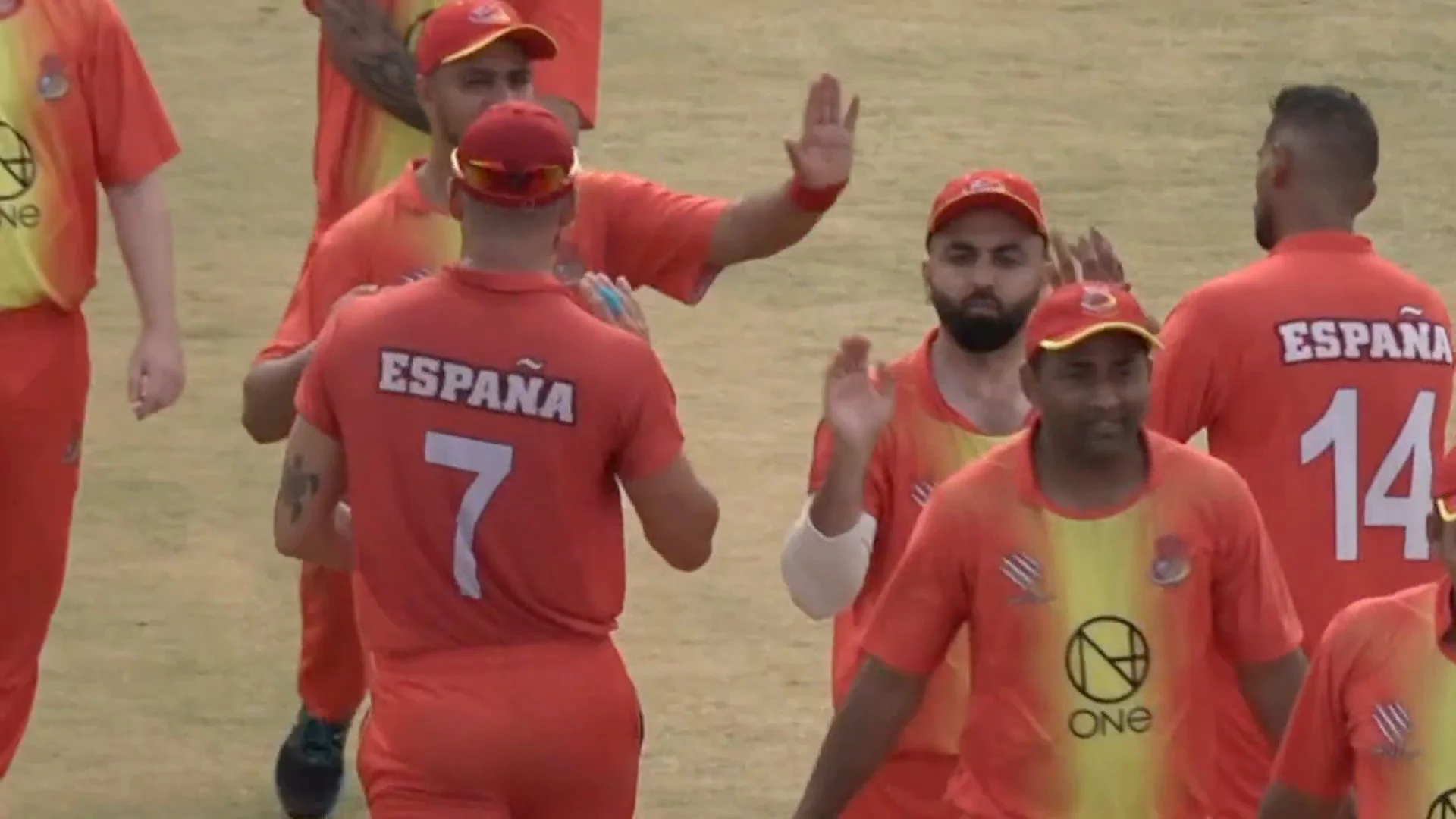 La selección española de críquet se centra en el Europeo y pasa de las críticas: "Somos una gran familia" La selección española de críquet se centra en el Europeo y pasa de las críticas: "Somos una gran familia"