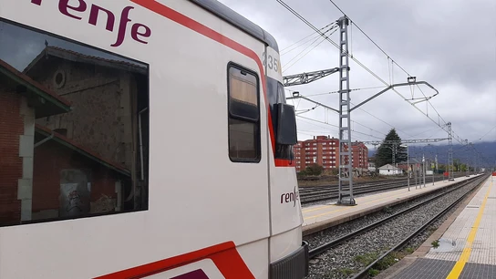 Imagen de archivo de un tren de Renfe Cercanías Imagen de archivo de un tren de Renfe Cercanías