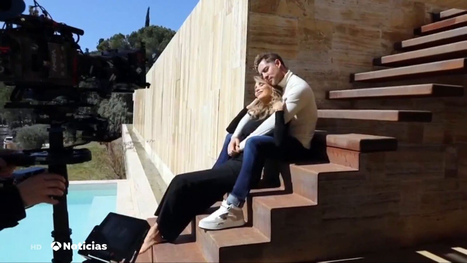 David Bisbal lanza nuevo disco, gira y en en su nuevo videoclip aparece con su actual pareja