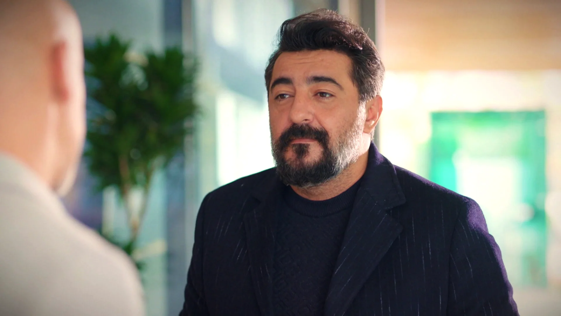 Ahmet, sin palabras al descubrir que Nebahat ha contratado a Akif, de nuevo, en el club