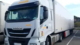 Imagen de un camión en carretera
