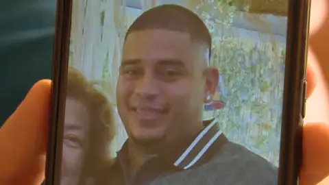 El mensaje de uno de los desaparecidos por el incendio mortal en Murcia antes de la tragedia: "Voy a morir fiestero" El mensaje de uno de los desaparecidos por el incendio mortal en Murcia antes de la tragedia: "Voy a morir fiestero"