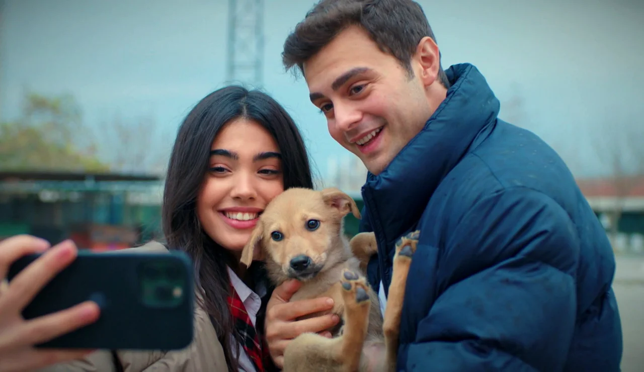 Ömer emociona a Süsen con una bonita sorpresa... ¡adoptan a un perrito de un refugio de animales!