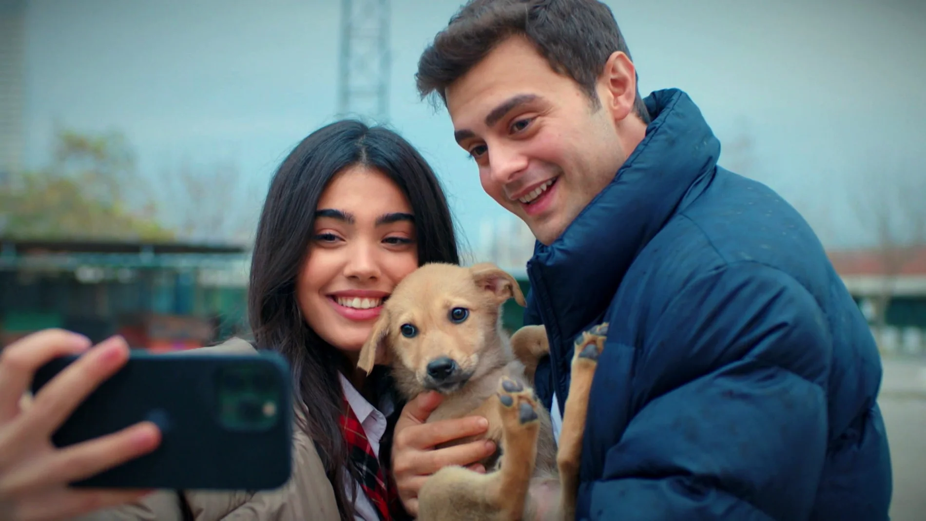Ömer emociona a Süsen con una bonita sorpresa... ¡adoptan a un perrito de un refugio de animales!