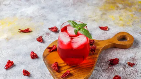 Imagen de un té de hibisco Imagen de un té de hibisco