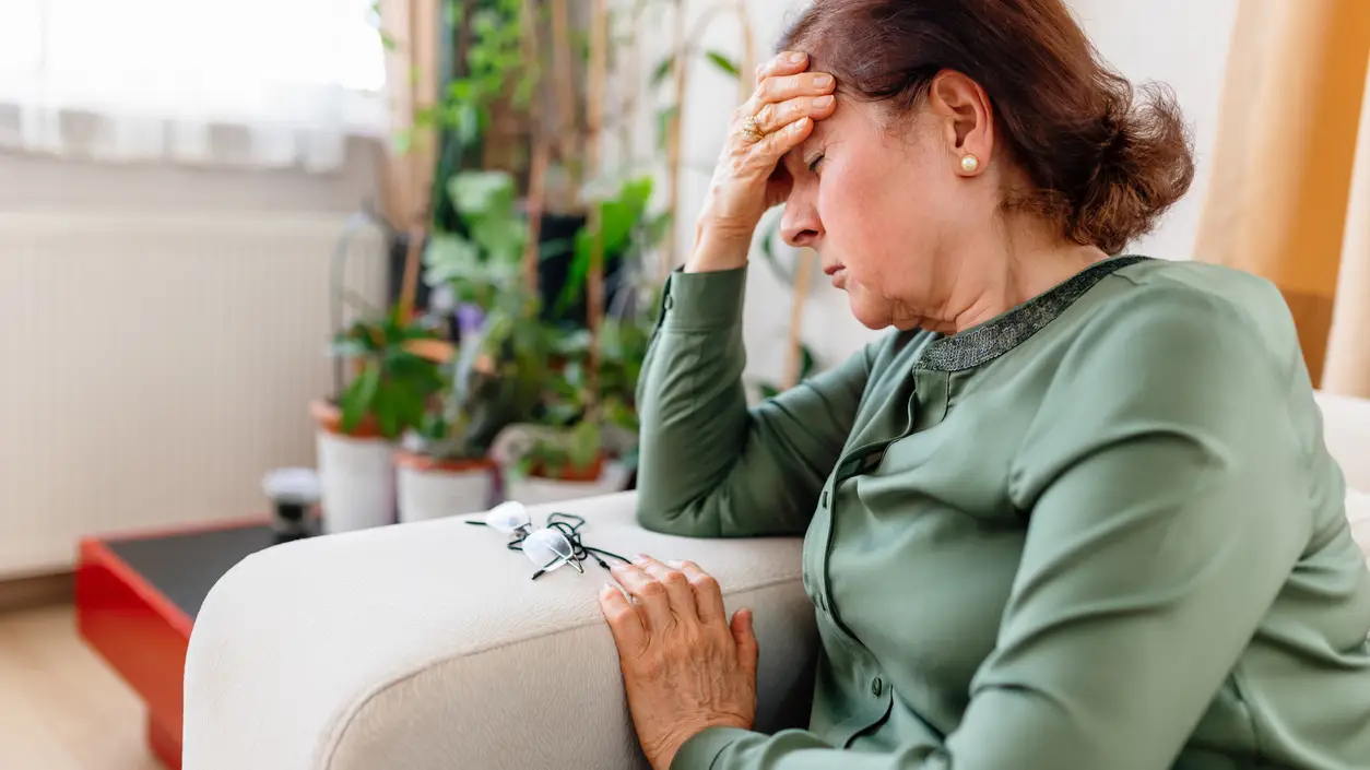 Una mujer con dolor crónico Una mujer con dolor crónico