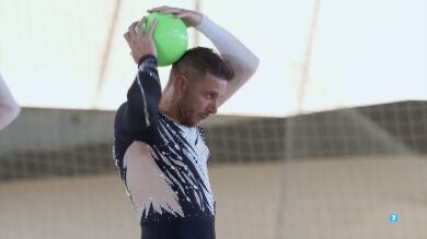 Joaquín se pone las mallas para convertirse en el rey de la gimnasia rítmica con Almudena Cid