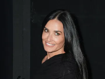 Demi Moore en el desfile de Yves Saint Laurent en la Semana de la Moda de París Demi Moore en el desfile de Yves Saint Laurent en la Semana de la Moda de París