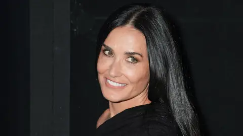 Demi Moore en el desfile de Yves Saint Laurent en la Semana de la Moda de París Demi Moore en el desfile de Yves Saint Laurent en la Semana de la Moda de París