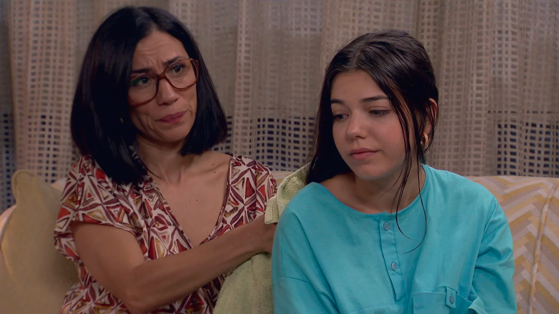 Manolita cuida de Malena en casa: el momento más tierno entre nieta y abuela Manolita cuida de Malena en casa: el momento más tierno entre nieta y abuela
