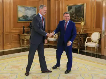 El rey Felipe VI y el líder de PNV Aitor Esteban El rey Felipe VI y el líder de PNV Aitor Esteban