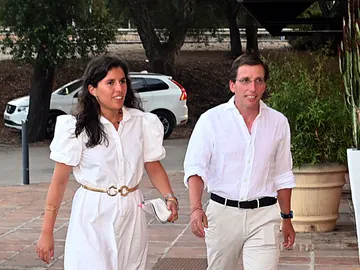 José Luis Martínez-Almeida y su novia Teresa Urquijo José Luis Martínez-Almeida y su novia Teresa Urquijo