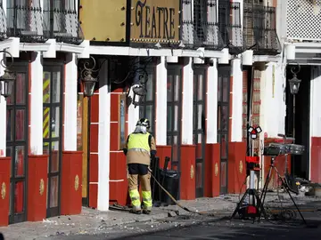 Bomberos de Murcia trabajan frente Teatre Bomberos de Murcia trabajan frente Teatre