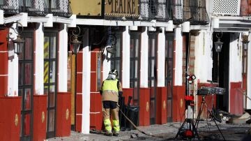 Bomberos de Murcia trabajan frente al Teatre, donde ocurrió el incendio Bomberos de Murcia trabajan frente al Teatre, donde ocurrió el incendio