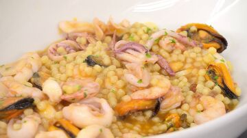Cazuela con toque italiano de Karlos Arguiñano: fregola on frutos del mar