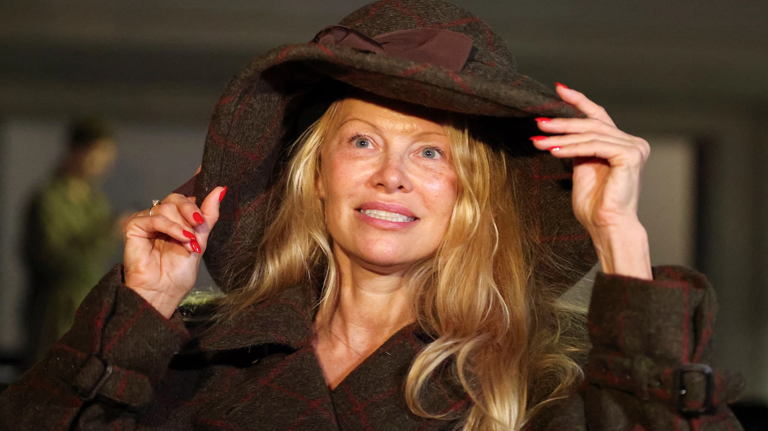 Pamela Anderson en el desfile de Vivienne Westwood en la Semana de la Moda de Par&iacute;s