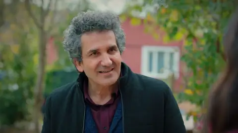 Sengül, emocionada al abrir el regalo que Orhan ha comprado para el bebé: “Me encanta” Sengül, emocionada al abrir el regalo que Orhan ha comprado para el bebé: “Me encanta”