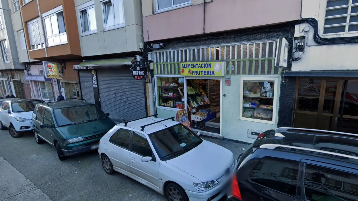 La frutería del barrio de la Sagrada Familia de A Coruña donde se ha producido el apuñalamiento La frutería del barrio de la Sagrada Familia de A Coruña donde se ha producido el apuñalamiento