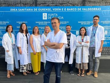 El doctor Joaquín Cubiella junto al equipo de investigadores del CHUO