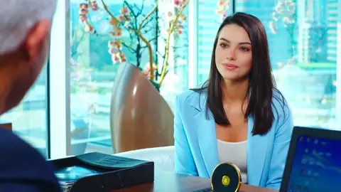 Leyla comienza a trabajar para Halit… ¿cómo reaccionará Kaya cuando se entere? Leyla comienza a trabajar para Halit… ¿cómo reaccionará Kaya cuando se entere?