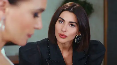 Şahika obliga a Ender a ser su aliada: “Trabajarás para mí si no quieres que tu hijo se pudra en la cárcel” Şahika obliga a Ender a ser su aliada: “Trabajarás para mí si no quieres que tu hijo se pudra en la cárcel”