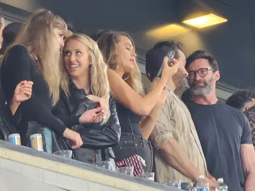 El selfie de Blake Lively, Ryan Reynolds, Taylor Swift y Hugh Jackman El selfie de Blake Lively, Ryan Reynolds, Taylor Swift y Hugh Jackman