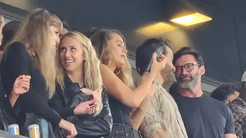 El selfie de Blake Lively, Ryan Reynolds, Taylor Swift y Hugh Jackman