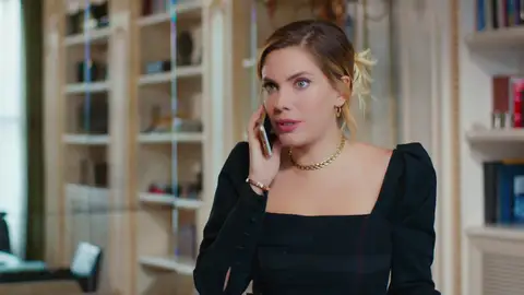 Nadir llama a Yildiz a su teléfono personal… ¡porque quiere regalarle un cuadro! Nadir llama a Yildiz a su teléfono personal… ¡porque quiere regalarle un cuadro!