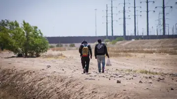 Migrantes en la frontera entre México y Estados Unidos