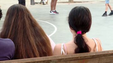 Chicas en un instituto