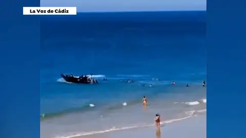 'Patera taxi' en la playa de Cádiz Antena 3 Noticias