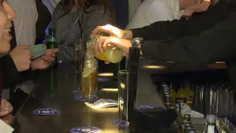 Un joven camina 10 kilómetros tras una noche de fiesta y acaba en otro pueblo: "Yo no iba a salir" Un joven camina 10 kilómetros tras una noche de fiesta y acaba en otro pueblo: "Yo no iba a salir"