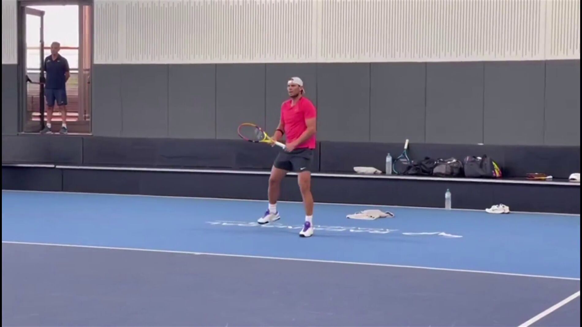 Rafa Nadal Se Vuelve A Entrenar En Una Pista De Tenis Tras Su Operación ...