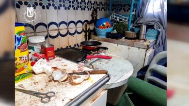 Una mujer de 86 años, retenida en casa y viviendo entre basura: 