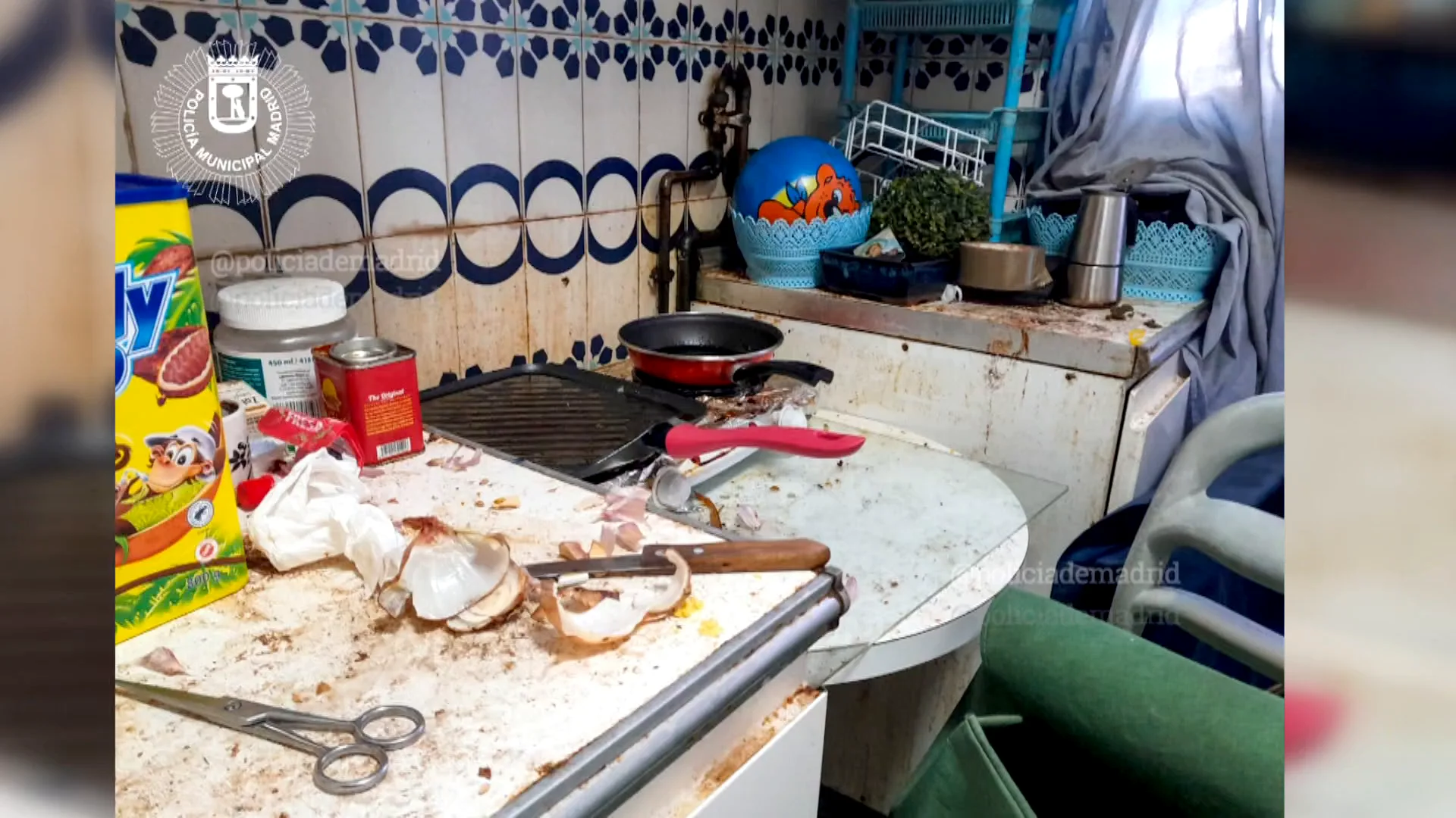 Una mujer de 86 a&ntilde;os, retenida en casa y viviendo entre basura: "Ten&iacute;a a su madre maltratada"