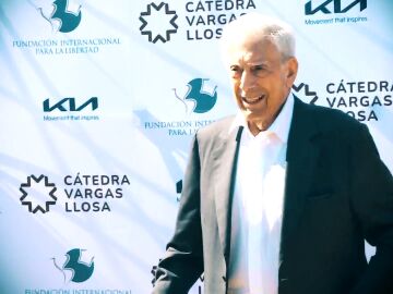 El dardo a Isabel Preysler en la presentación del nuevo libro de Vargas Llosa: "Por primera vez no he encontrado ninguna errata"