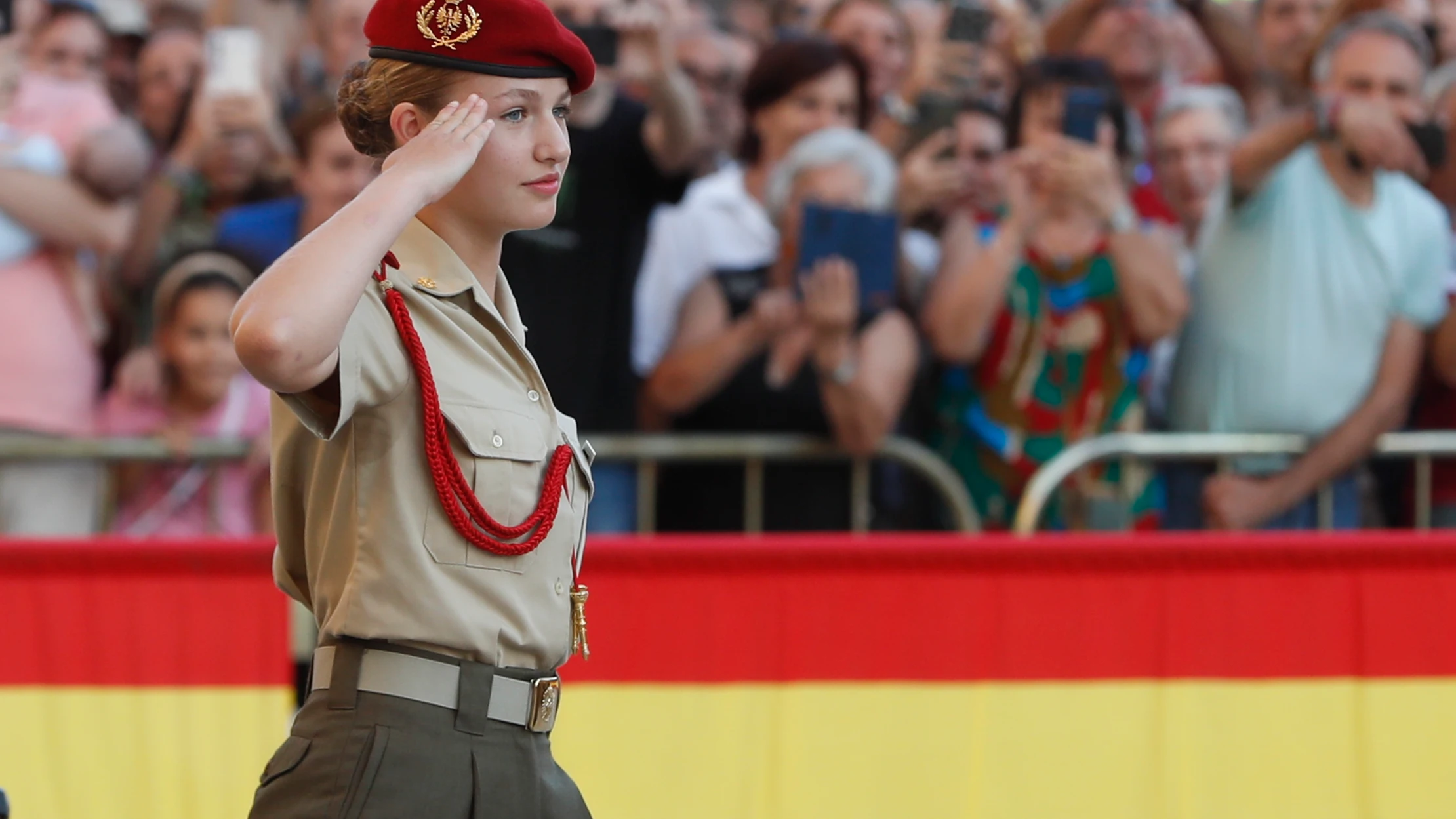 Leonor participa con los cadetes de la Academia General Militar de Zaragoza en la ofrenda a la Virgen del Pilar en Zaragoza Leonor participa con los cadetes de la Academia General Militar de Zaragoza en la ofrenda a la Virgen del Pilar en Zaragoza