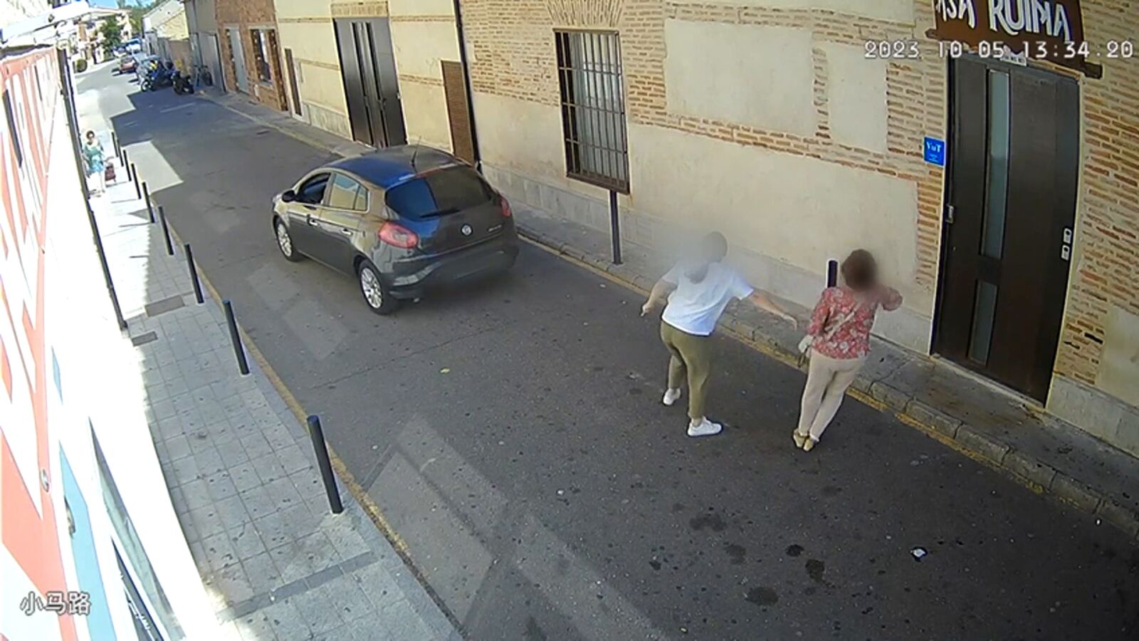 Vídeo: El robo a una anciana con el método del 'abrazo cariñoso' que tiene en vilo a un pueblo de Valladolid