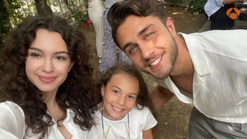 ¡Así de bien se lleva Aylin Akpinar, Emel en Hermanos, con sus compañeros de reparto! ¡Así de bien se lleva Aylin Akpinar, Emel en Hermanos, con sus compañeros de reparto!