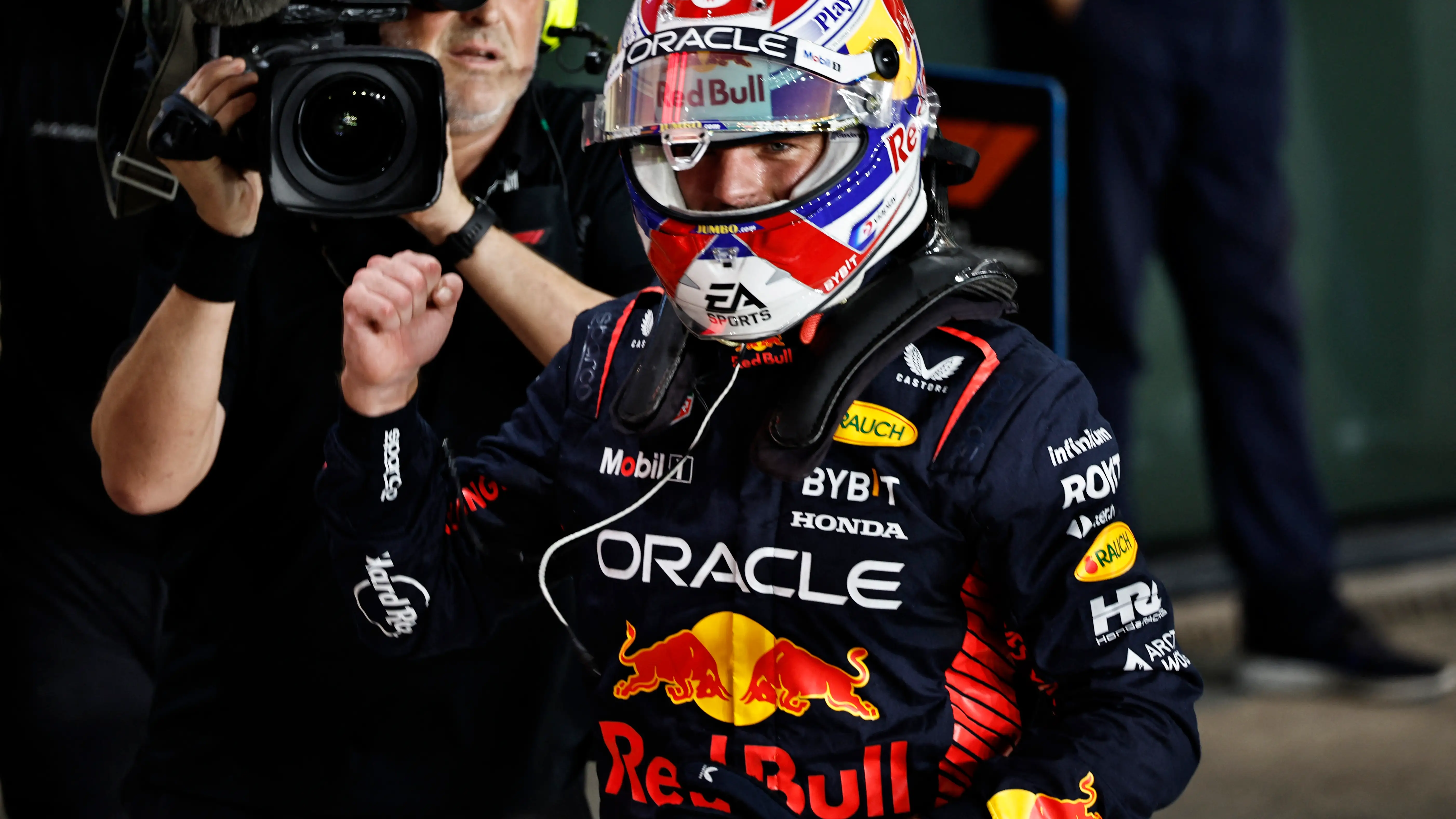 Max Verstappen celebra su pole en el GP de Qatar 2023
